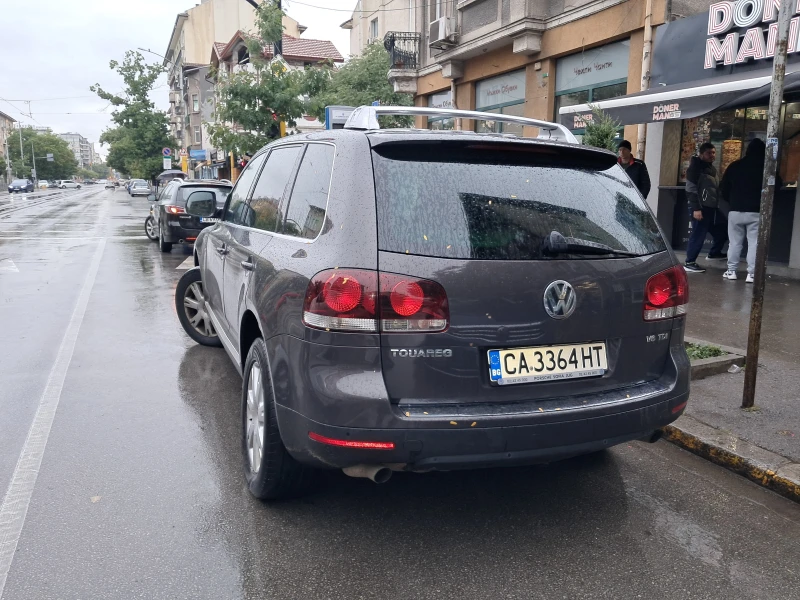 VW Touareg, снимка 5 - Автомобили и джипове - 52144014