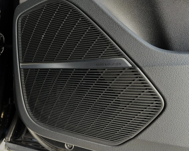 Audi RSQ8 CERAMIC DYNAMIC+ CARBON 3D-360 B&O , снимка 13 - Автомобили и джипове - 52399521