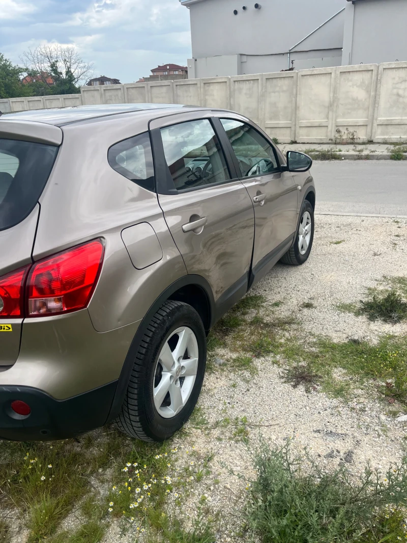 Nissan Qashqai 2.0, снимка 11 - Автомобили и джипове - 52439620