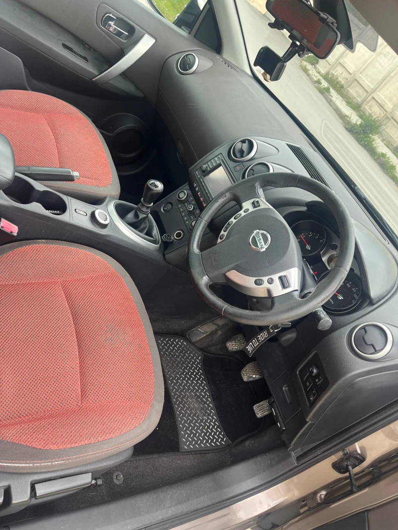 Nissan Qashqai 2.0, снимка 8 - Автомобили и джипове - 52439620