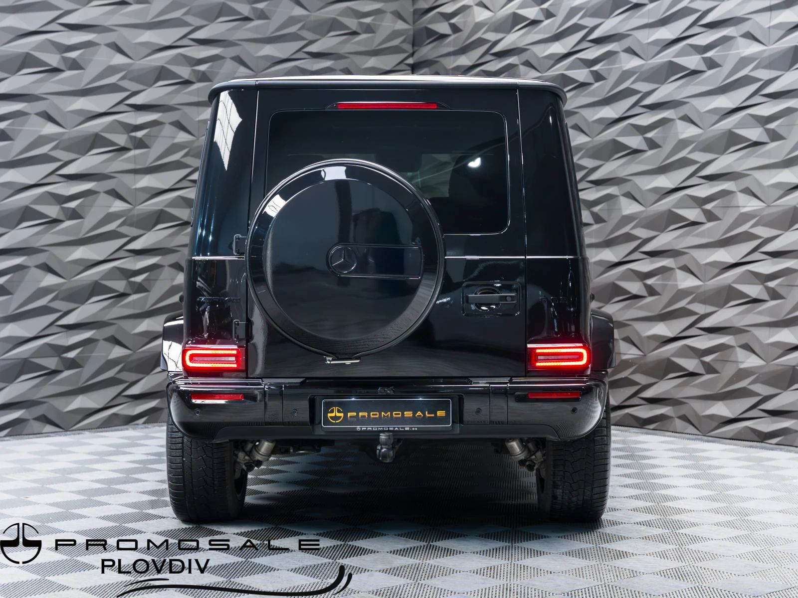 Mercedes-Benz G 63 AMG AKRAPOVIC* STARLIGHT* BURM* 360 CAMERA* CARBON* PA, снимка 4 - Автомобили и джипове - 53923644