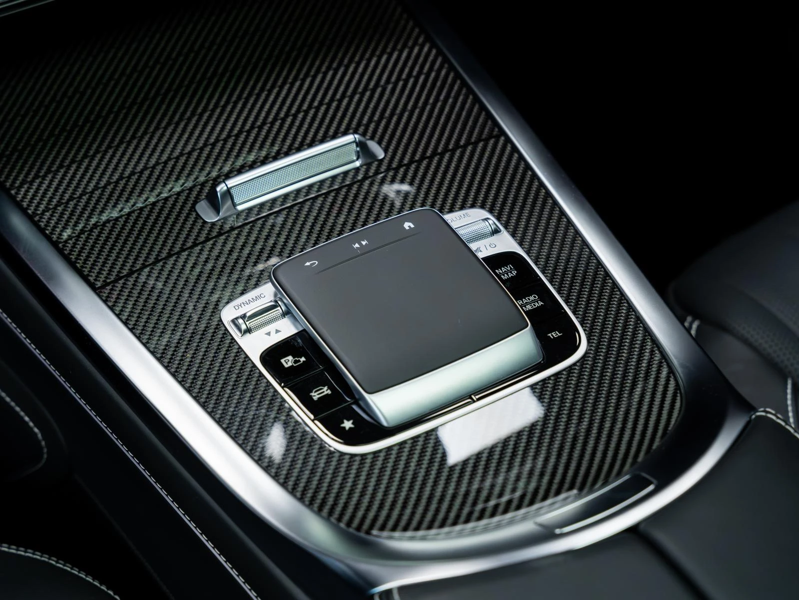 Mercedes-Benz G 63 AMG AKRAPOVIC* STARLIGHT* BURM* 360 CAMERA* CARBON* PA, снимка 15 - Автомобили и джипове - 53923644