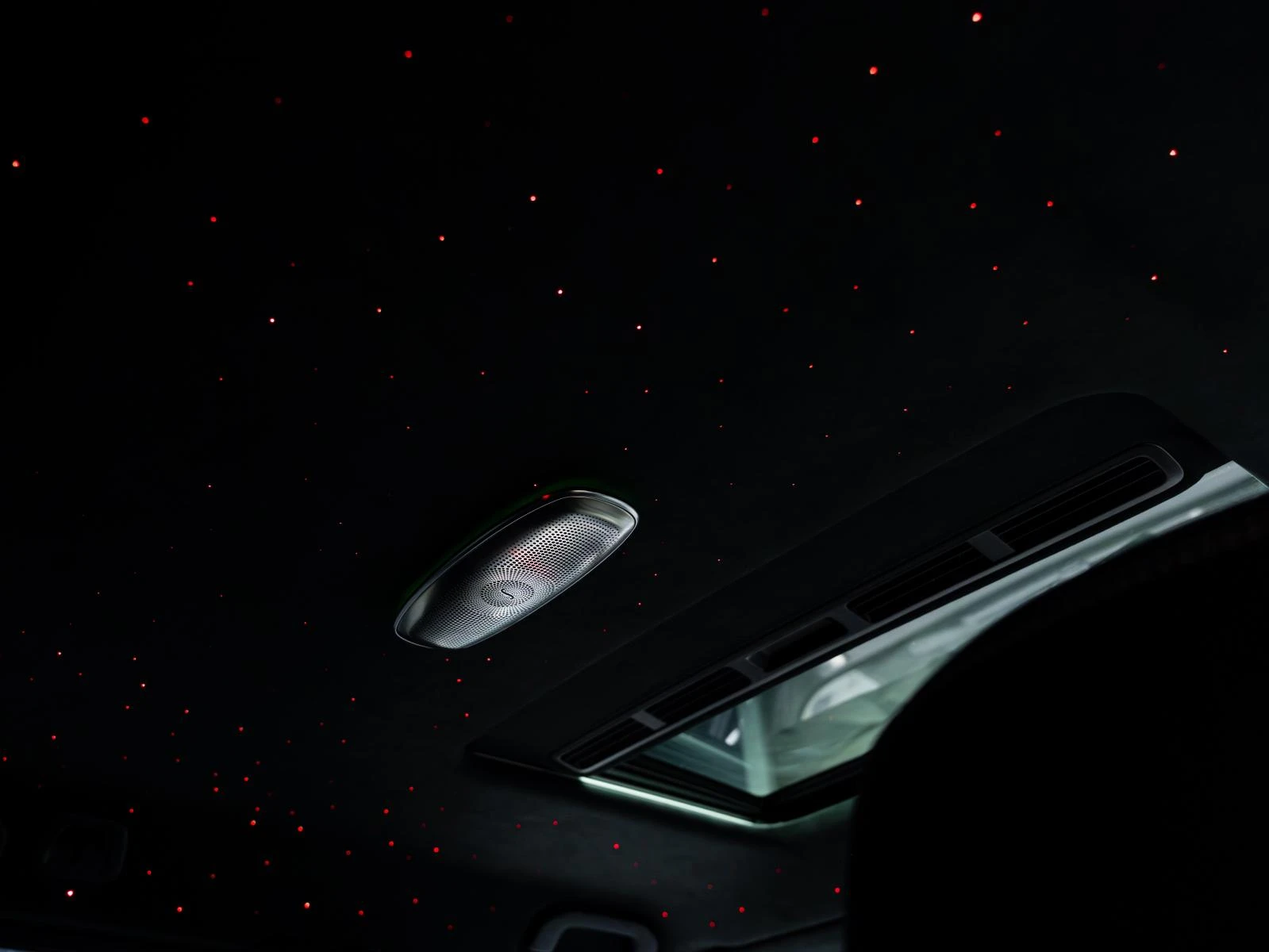 Mercedes-Benz G 63 AMG AKRAPOVIC* STARLIGHT* BURM* 360 CAMERA* CARBON* PA, снимка 8 - Автомобили и джипове - 53923644