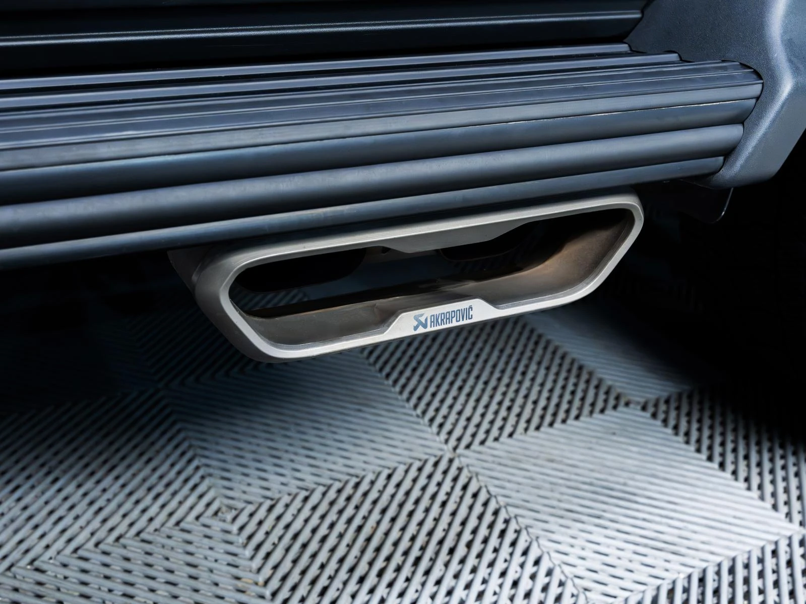 Mercedes-Benz G 63 AMG AKRAPOVIC* STARLIGHT* BURM* 360 CAMERA* CARBON* PA, снимка 7 - Автомобили и джипове - 53923644