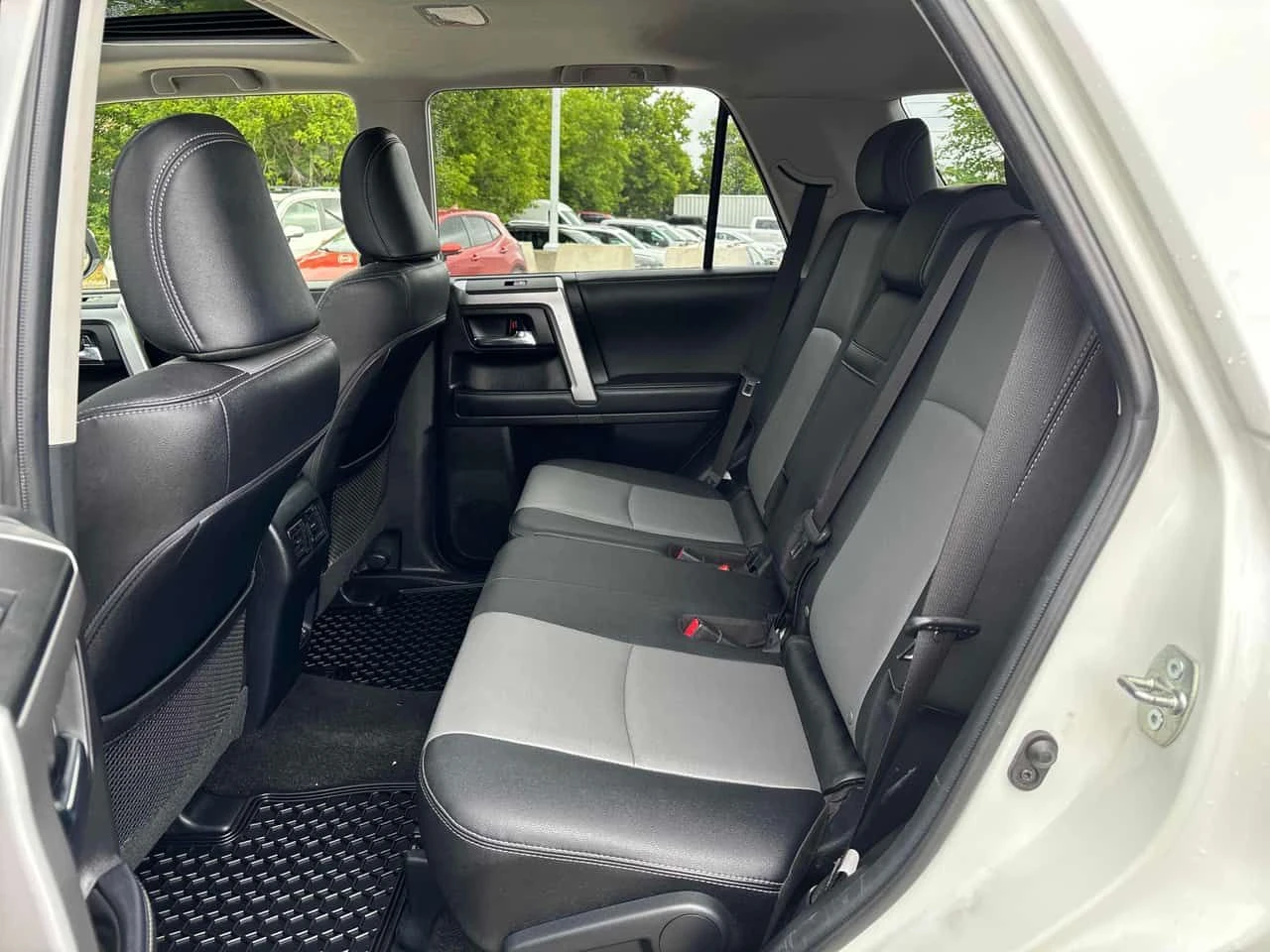 Toyota 4runner * 4WD * CARFAX * ОПЦИЯ ЗА ФИНАНСИРАНЕ, снимка 11 - Автомобили и джипове - 55288532