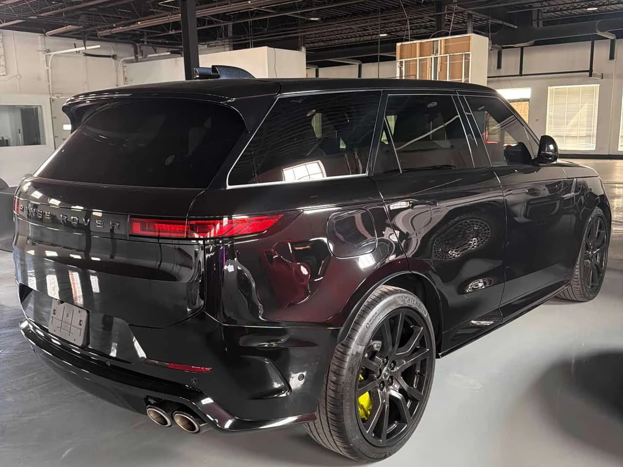 Land Rover Range Rover Sport * SV Edition One * CARFAX * ЦЕНА ДО БГ, снимка 4 - Автомобили и джипове - 55696797