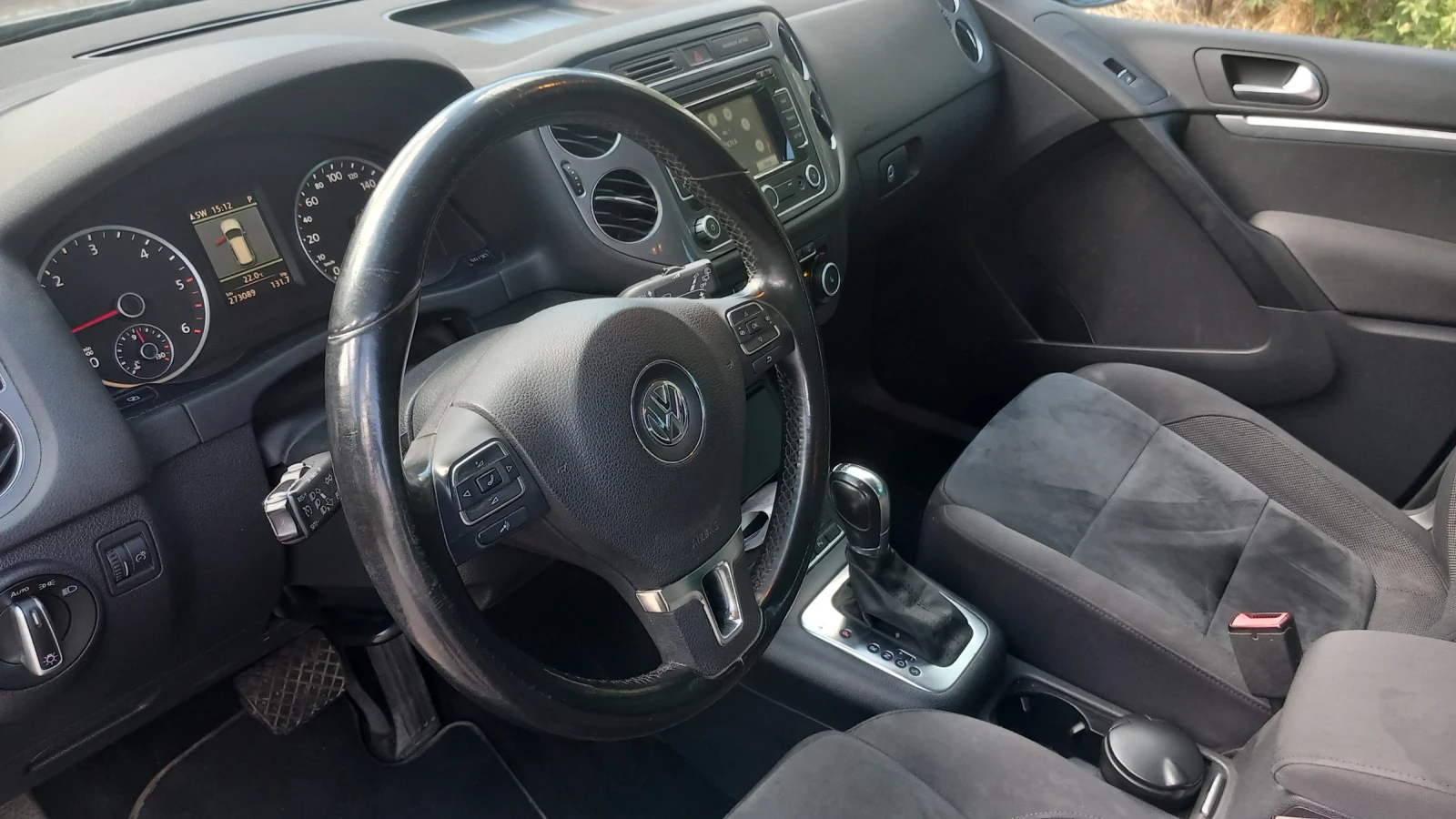 VW Tiguan 2.0 TDI 4MOTION, снимка 11 - Автомобили и джипове - 55951763