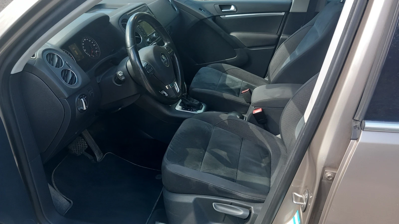 VW Tiguan 2.0 TDI 4MOTION, снимка 10 - Автомобили и джипове - 55951763
