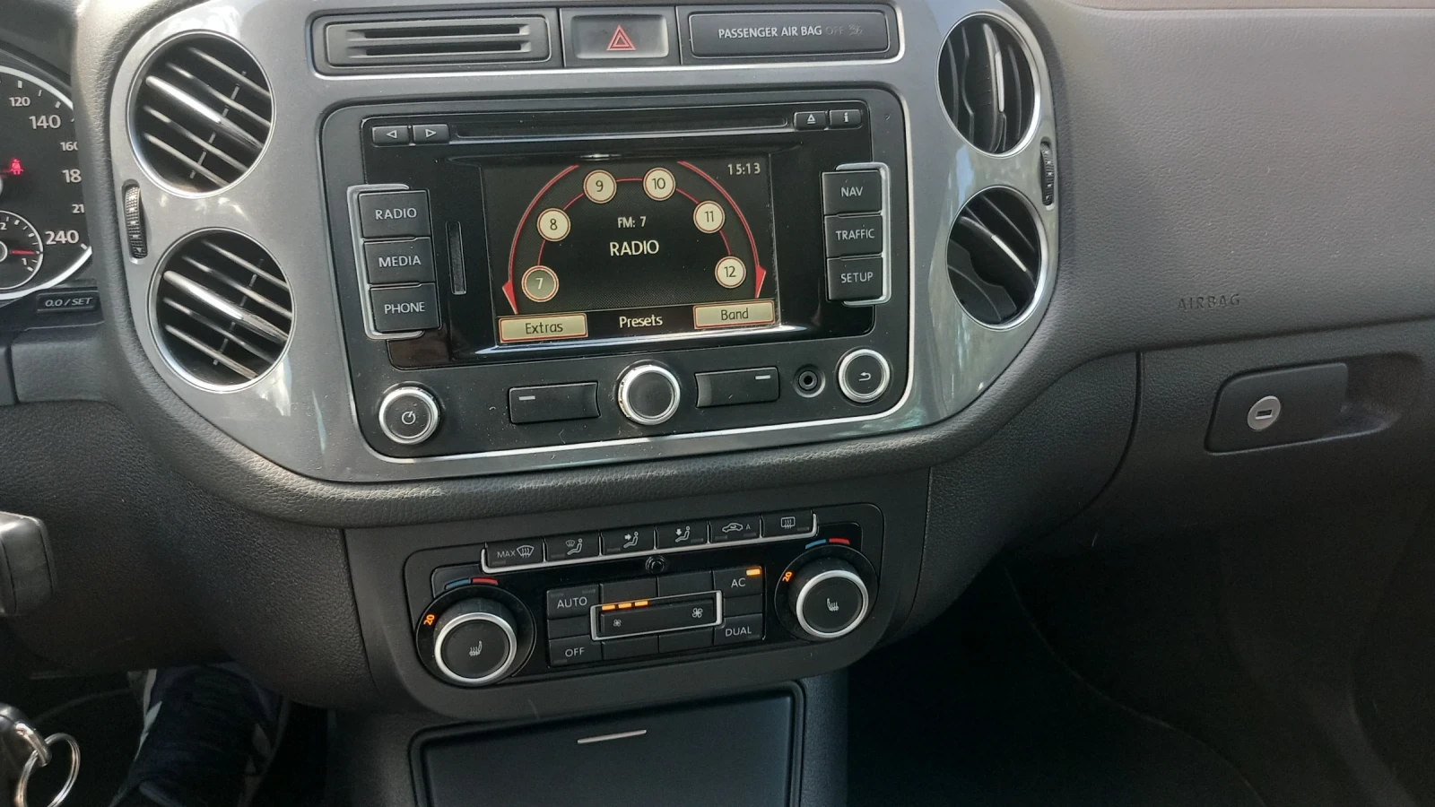 VW Tiguan 2.0 TDI 4MOTION, снимка 13 - Автомобили и джипове - 55951763