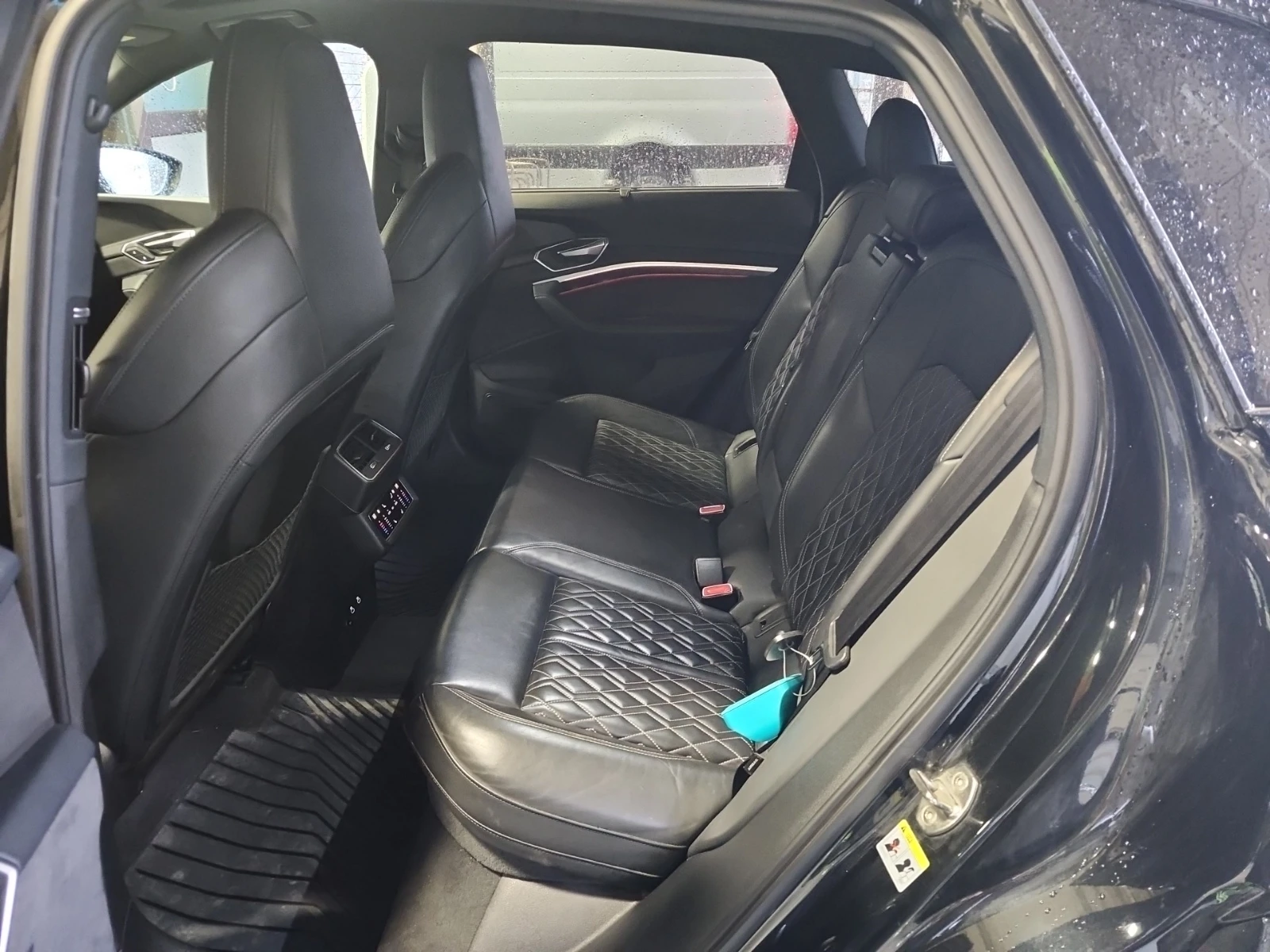 Audi SQ8 e-tron QUATTRO, снимка 11 - Автомобили и джипове - 56422413
