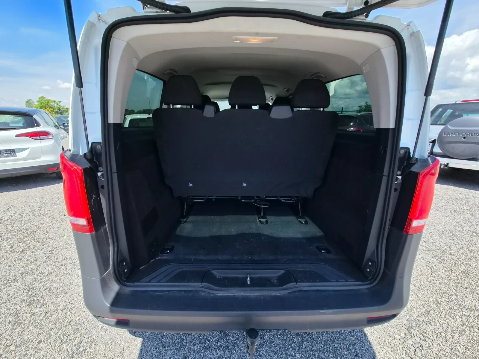 Mercedes-Benz Vito 2.0D 136кс 8 места 2022 година, снимка 10 - Бусове и автобуси - 53830761