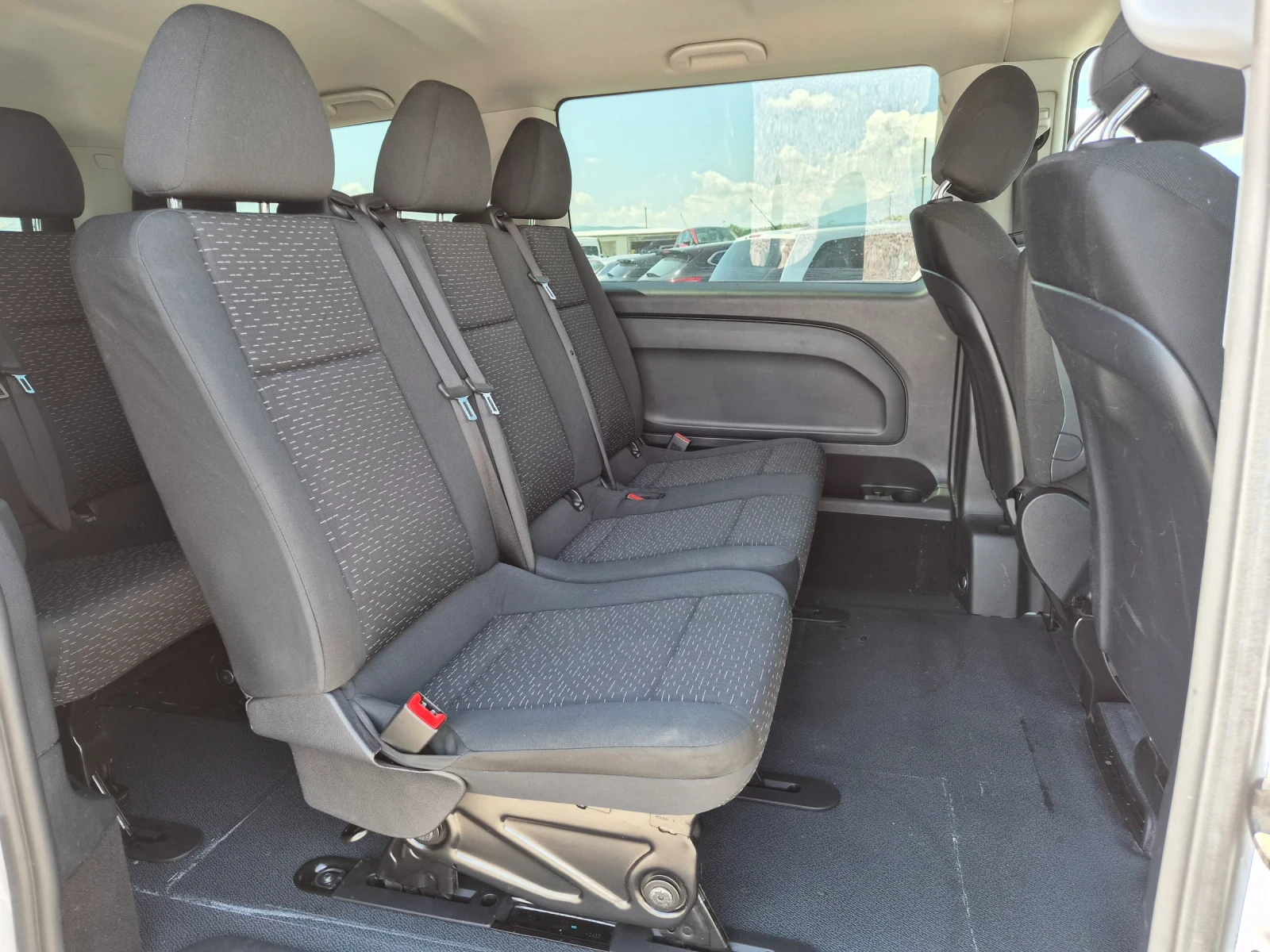 Mercedes-Benz Vito 2.0D 136кс 8 места 2022 година, снимка 16 - Бусове и автобуси - 53830761