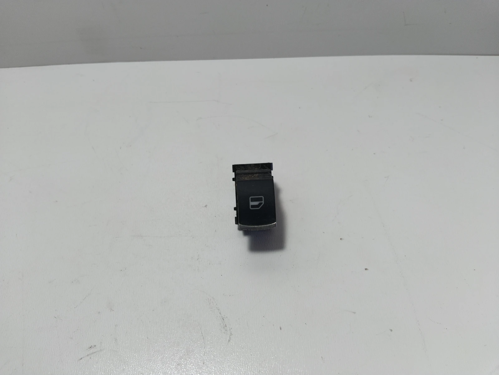 копче ел. стъкла 5K0959855 VW Passat CC