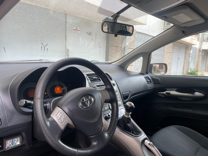 Toyota Auris 2.0 D4D, снимка 11 - Автомобили и джипове - 45932094
