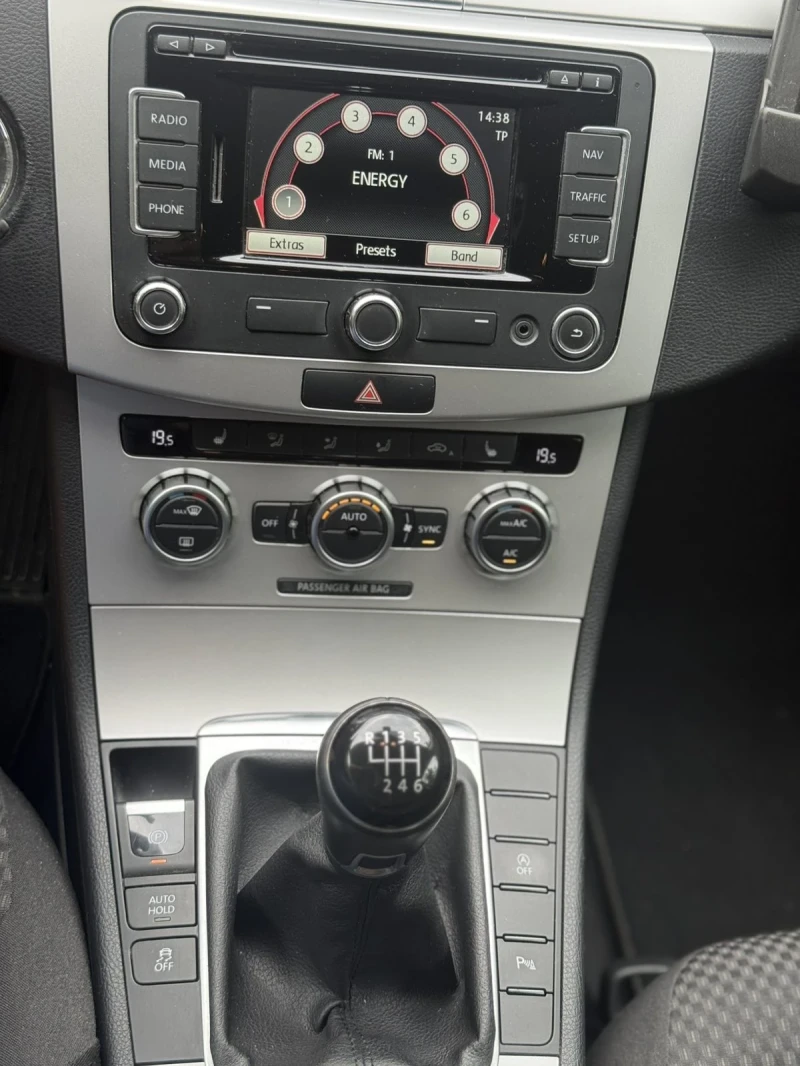 VW Passat 2.0 TDI, снимка 15 - Автомобили и джипове - 51053329