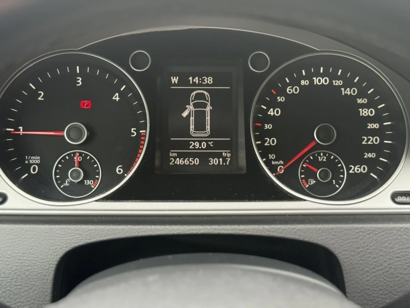 VW Passat 2.0 TDI, снимка 7 - Автомобили и джипове - 51053329