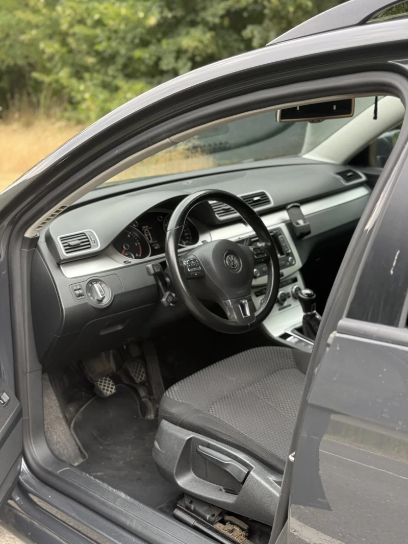 VW Passat 2.0 TDI, снимка 12 - Автомобили и джипове - 51053329