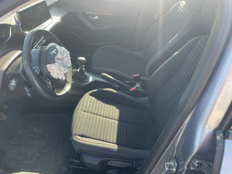 Peugeot 2008 1.2 PureTech 101, снимка 9 - Автомобили и джипове - 51709137