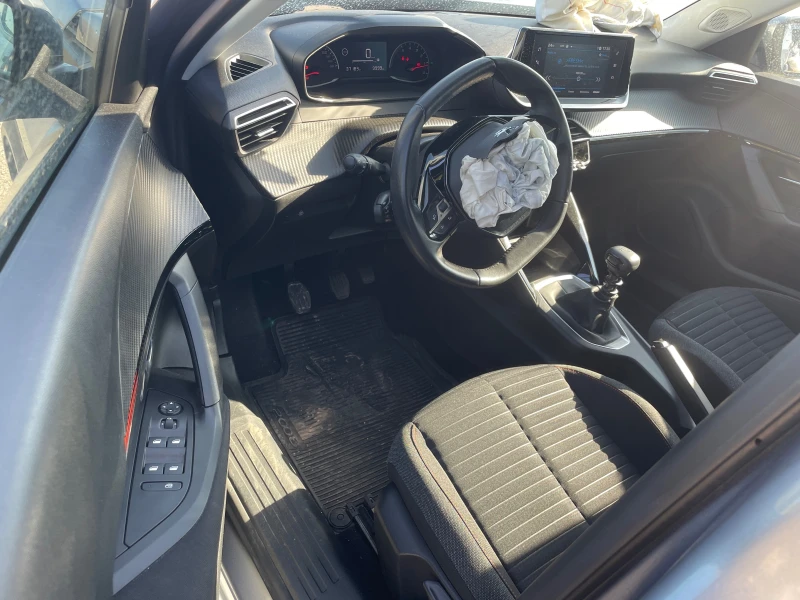 Peugeot 2008 1.2 PureTech 101, снимка 8 - Автомобили и джипове - 51709137