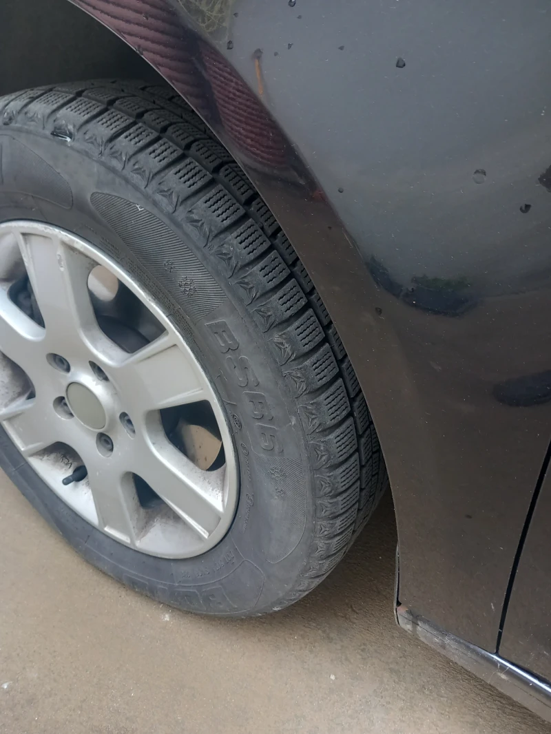 VW Touran 7места, снимка 2 - Автомобили и джипове - 52514079