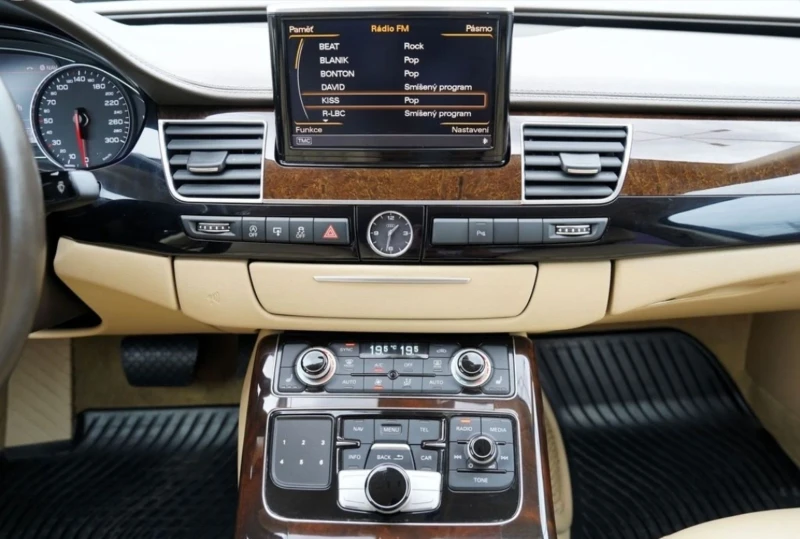 Audi A8 3.0 TDI Quattro/LED Matrix/DISTR/TIPTR, снимка 13 - Автомобили и джипове - 53281081