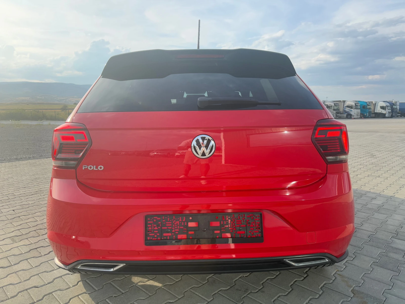 VW Polo 1.6 TDI R line 95 ks Собствен лизинг !!!  - изображение 6
