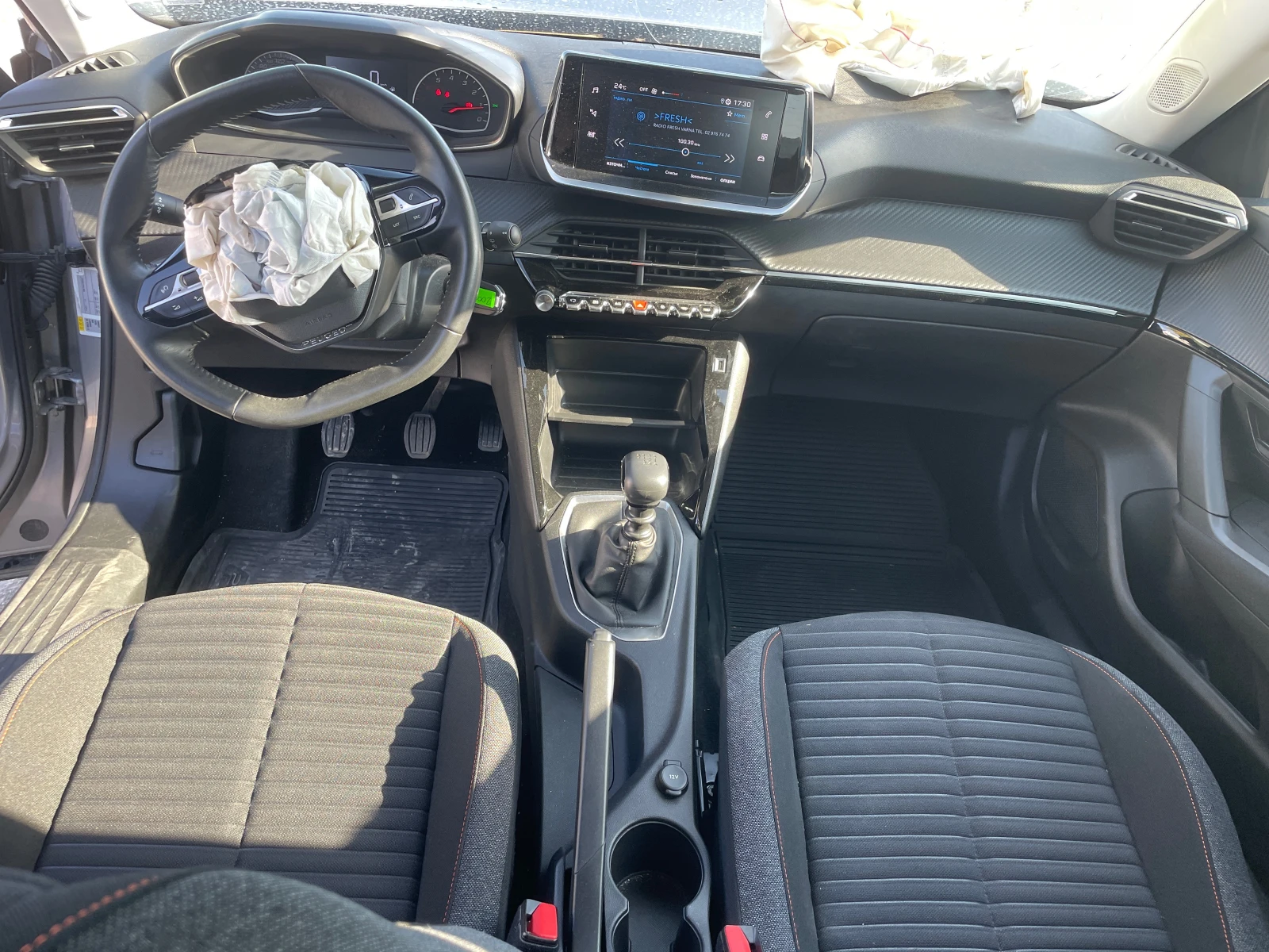 Peugeot 2008 1.2 PureTech 101 - изображение 10