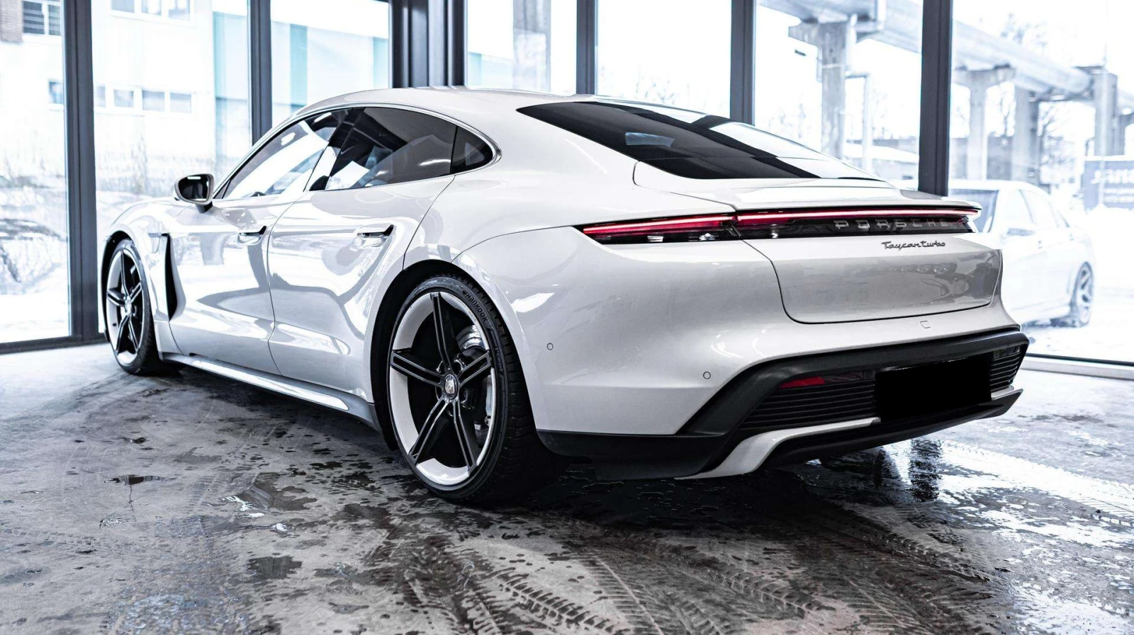 Porsche Taycan Turbo, снимка 2 - Автомобили и джипове - 53998580