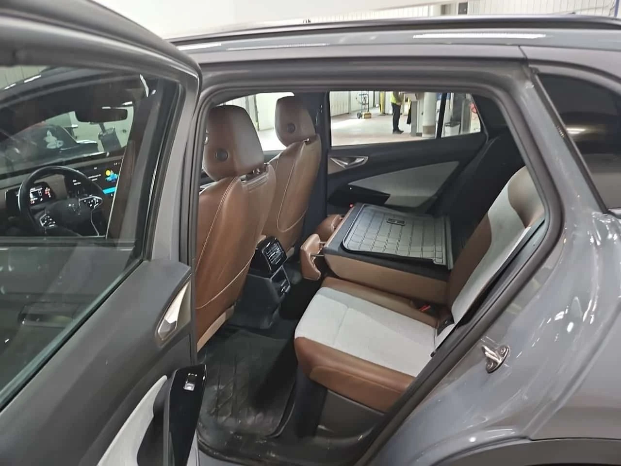 VW ID.4 PRO S| AWD| ОБДУХВАНЕ| PANORAMA| CARFAX| , снимка 12 - Автомобили и джипове - 54155020