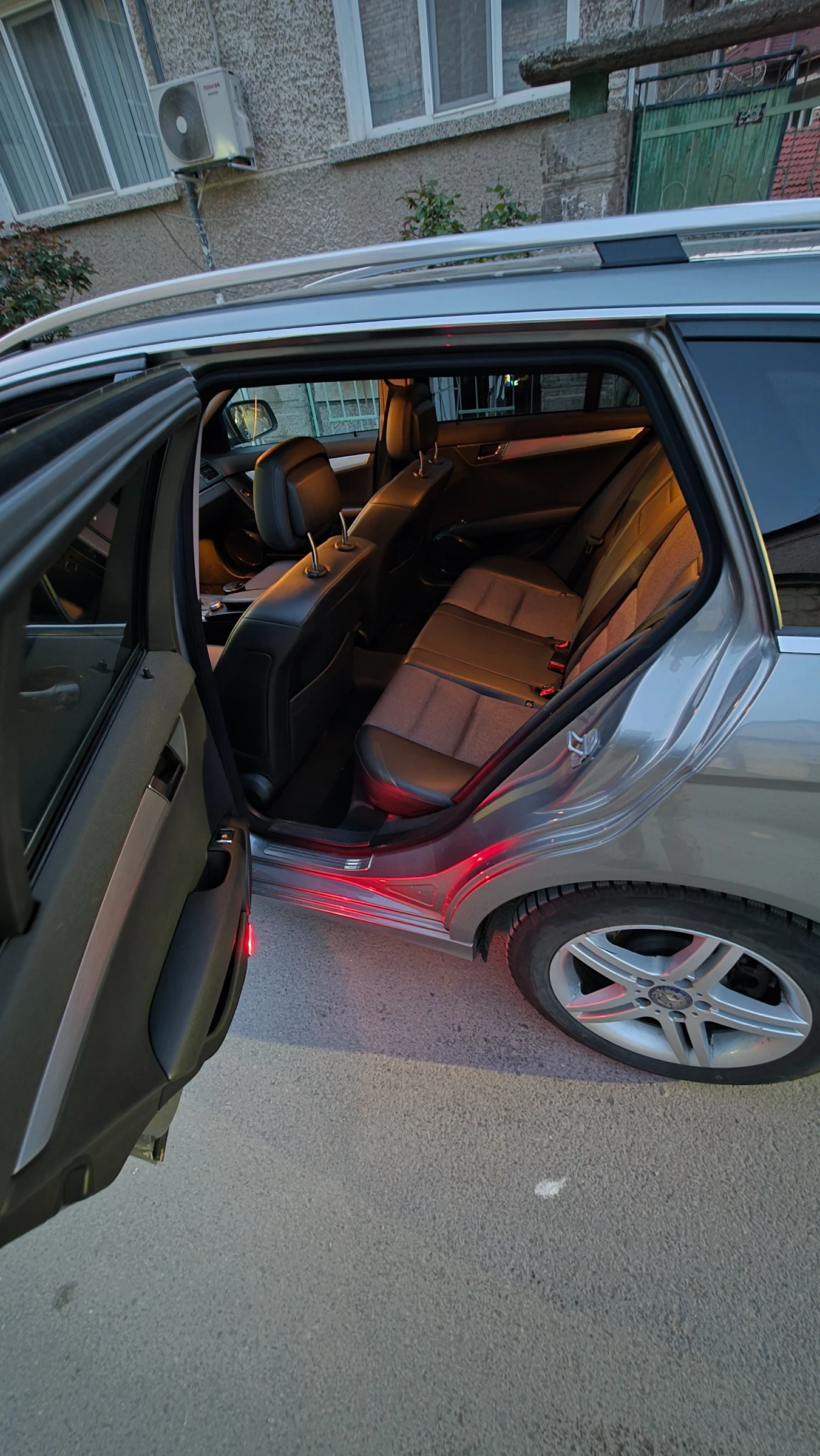 Mercedes-Benz C 220, снимка 6 - Автомобили и джипове - 54422305