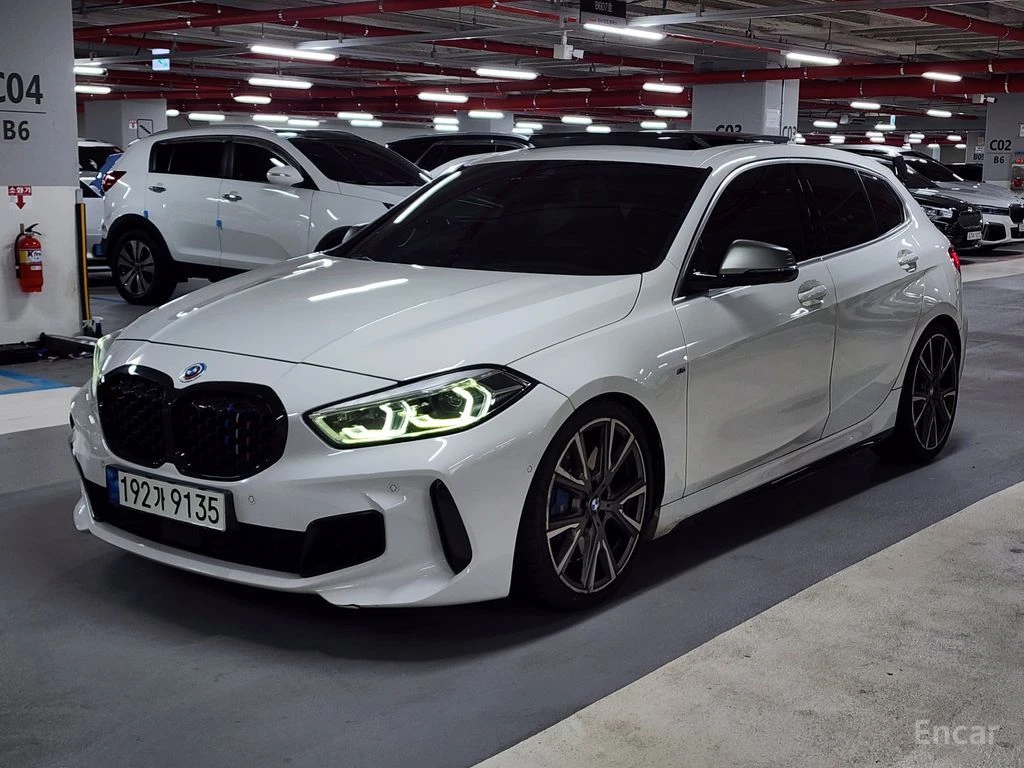 BMW 135 i* XDRIVE* M-SPORT* HEAD-UP* ПОДГРЕВ* КАМЕРА, снимка 2 - Автомобили и джипове - 54480323