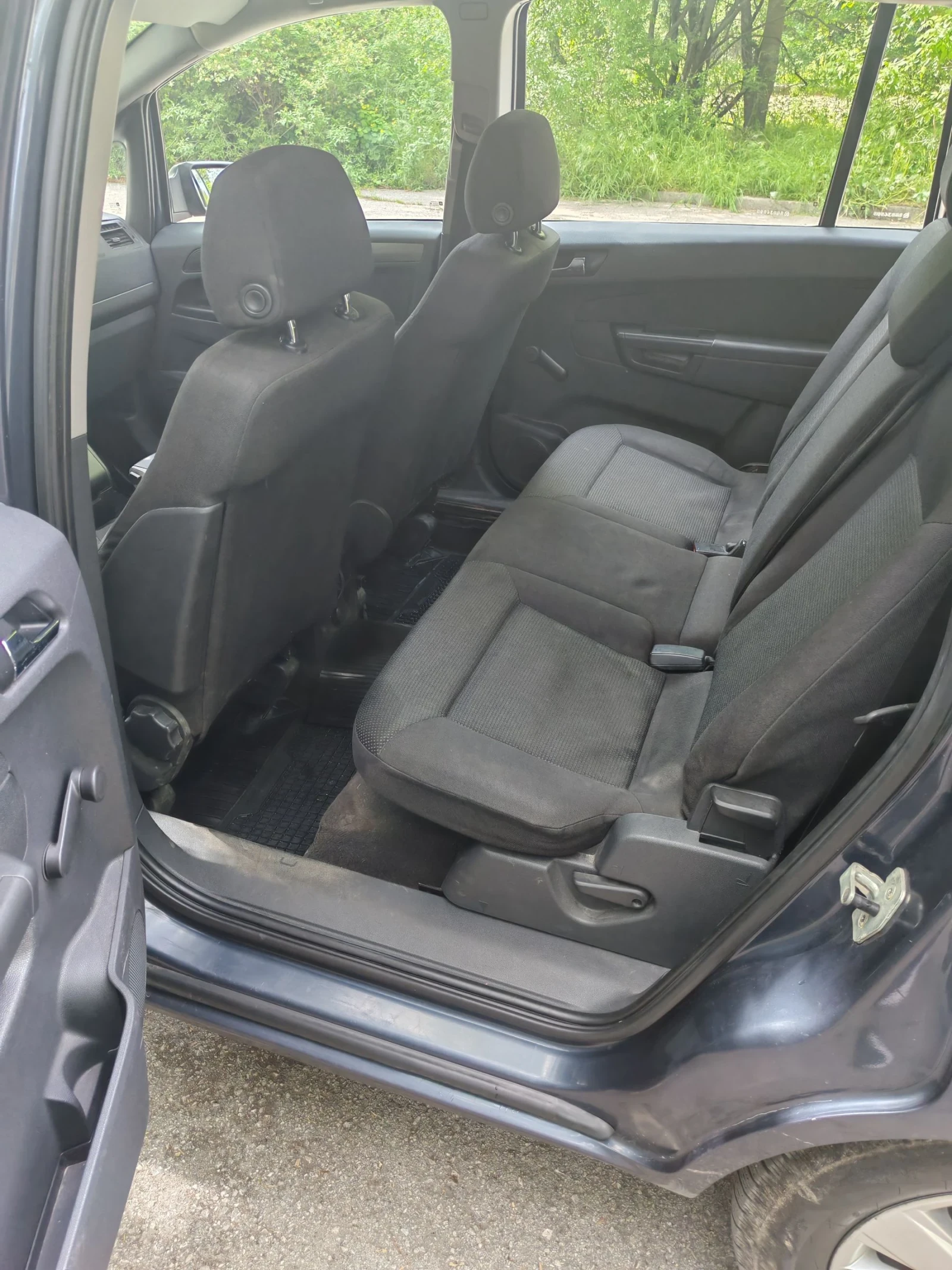 Opel Zafira 1.9 CDTI 100 кс, снимка 11 - Автомобили и джипове - 54493496