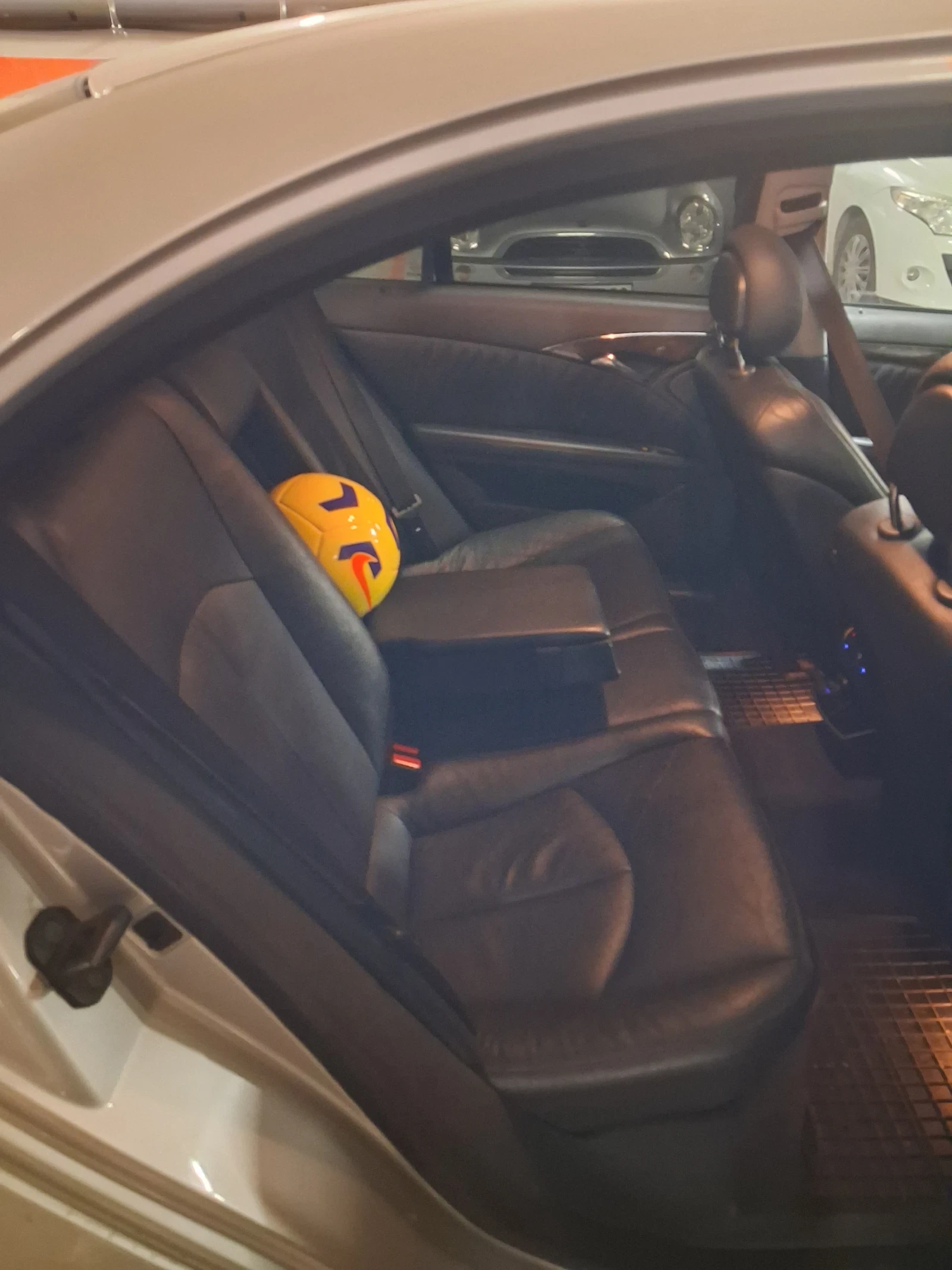 Mercedes-Benz C 220, снимка 5 - Автомобили и джипове - 54634428