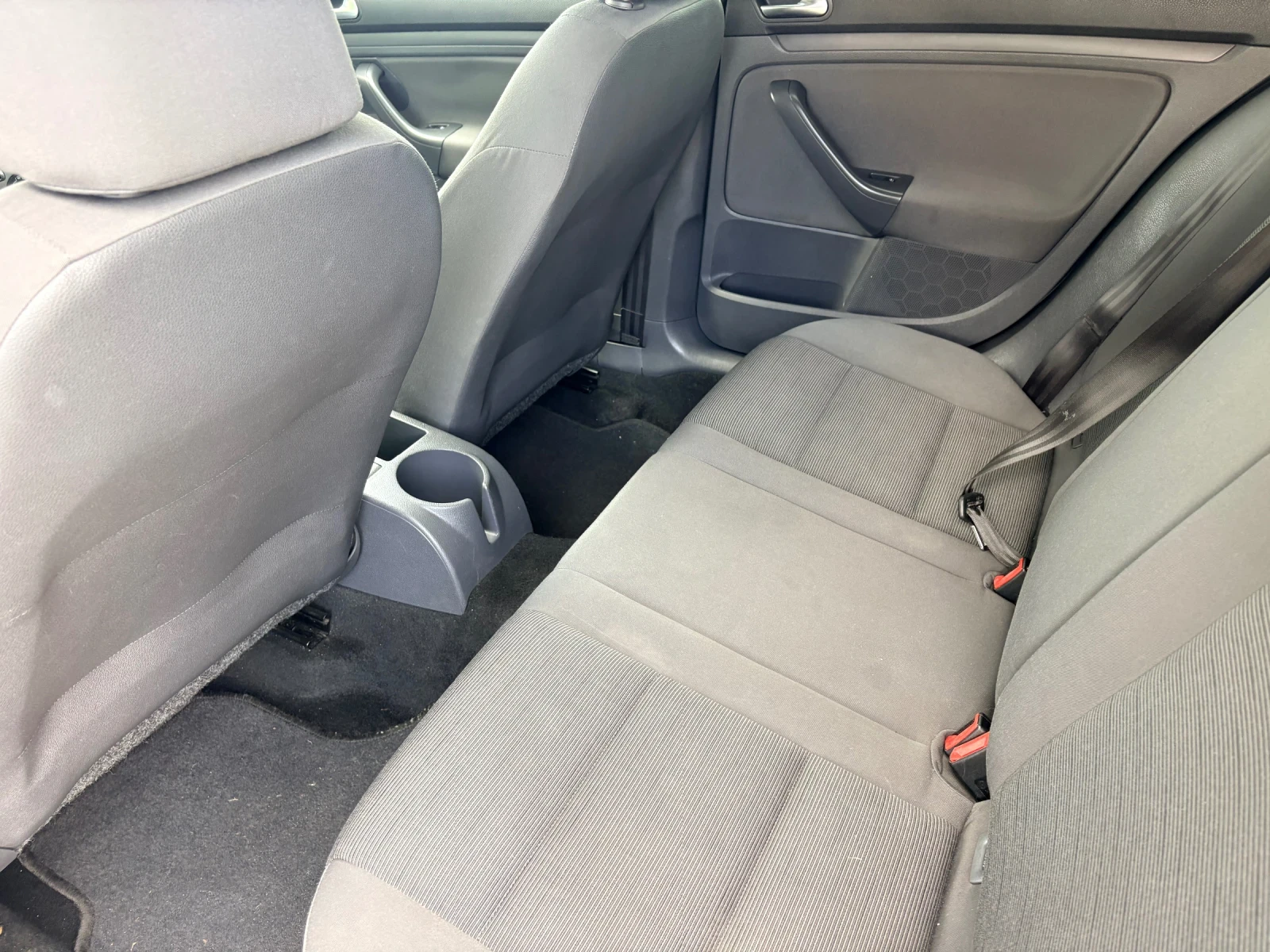 VW Golf 1.9 TDI 105 ps, снимка 15 - Автомобили и джипове - 55070659