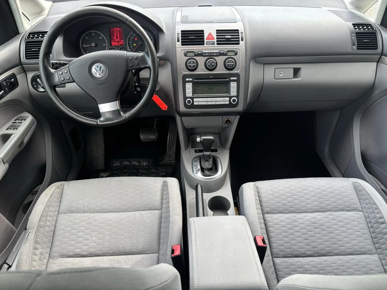 VW Touran 1.9 105кс automatic , снимка 8 - Автомобили и джипове - 55362019