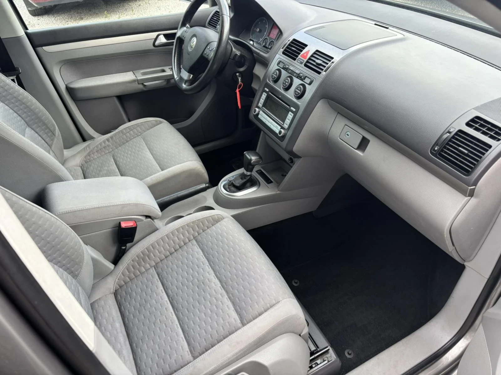 VW Touran 1.9 105кс automatic , снимка 7 - Автомобили и джипове - 55362019