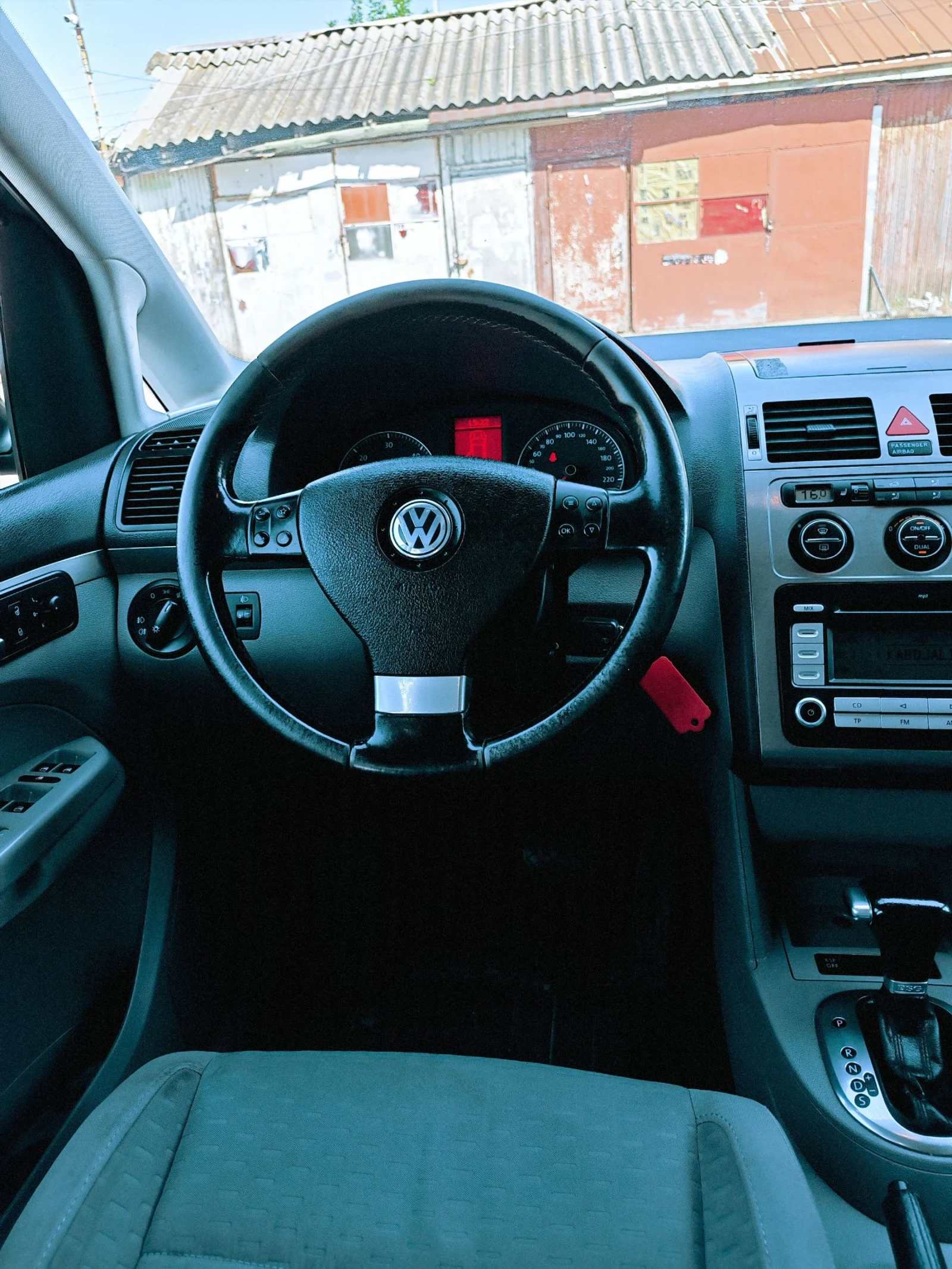 VW Touran 1.9 105кс automatic , снимка 17 - Автомобили и джипове - 55362019