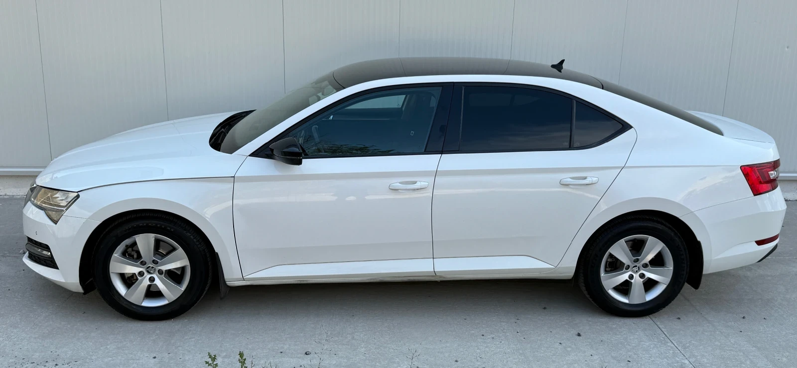 Skoda Superb * LED* ТОП ЦЕНА* 2.0TDI* ПЕРФЕКТЕН* , снимка 5 - Автомобили и джипове - 55612925