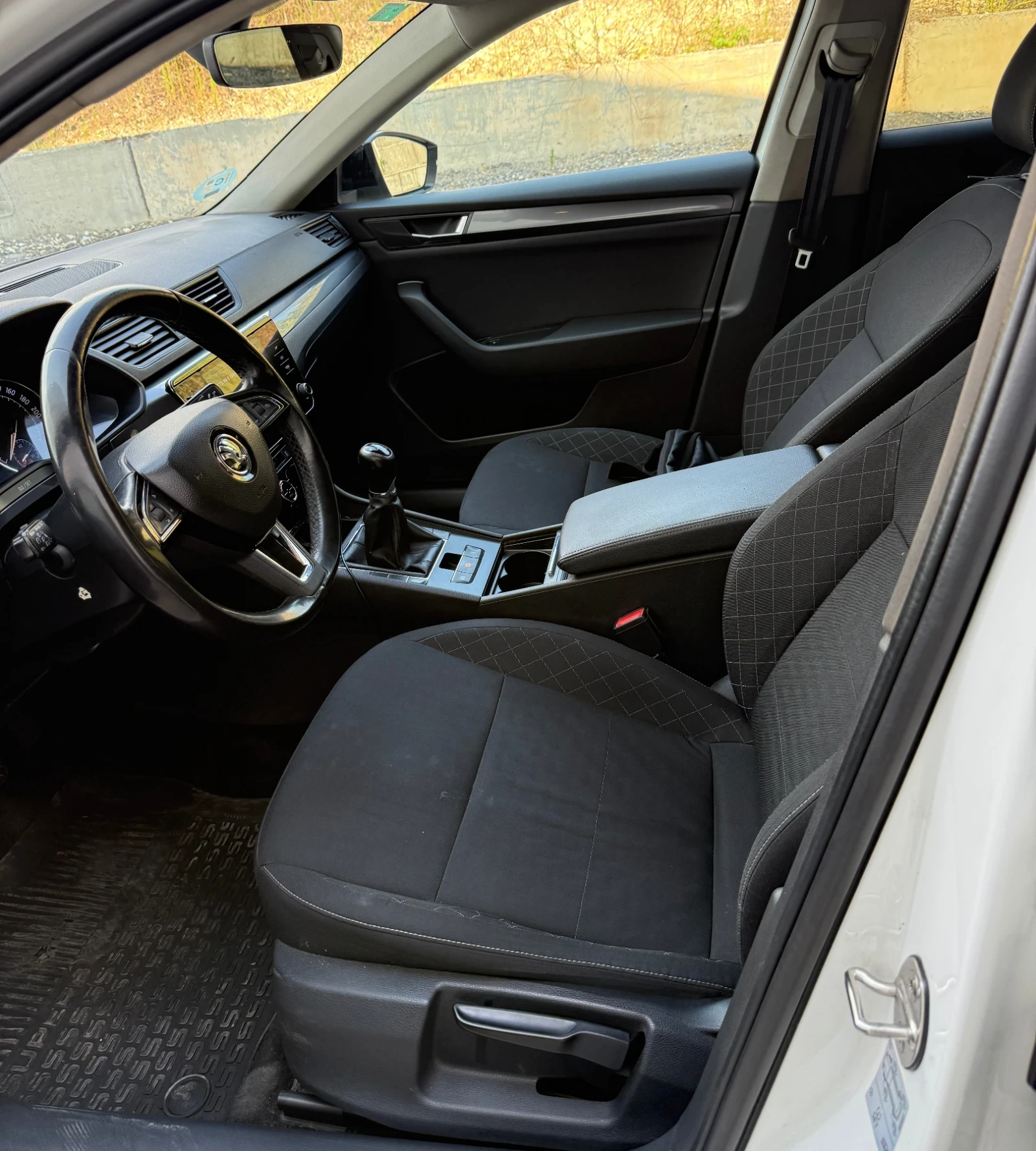 Skoda Superb * LED* ТОП ЦЕНА* 2.0TDI* ПЕРФЕКТЕН* , снимка 10 - Автомобили и джипове - 55612925