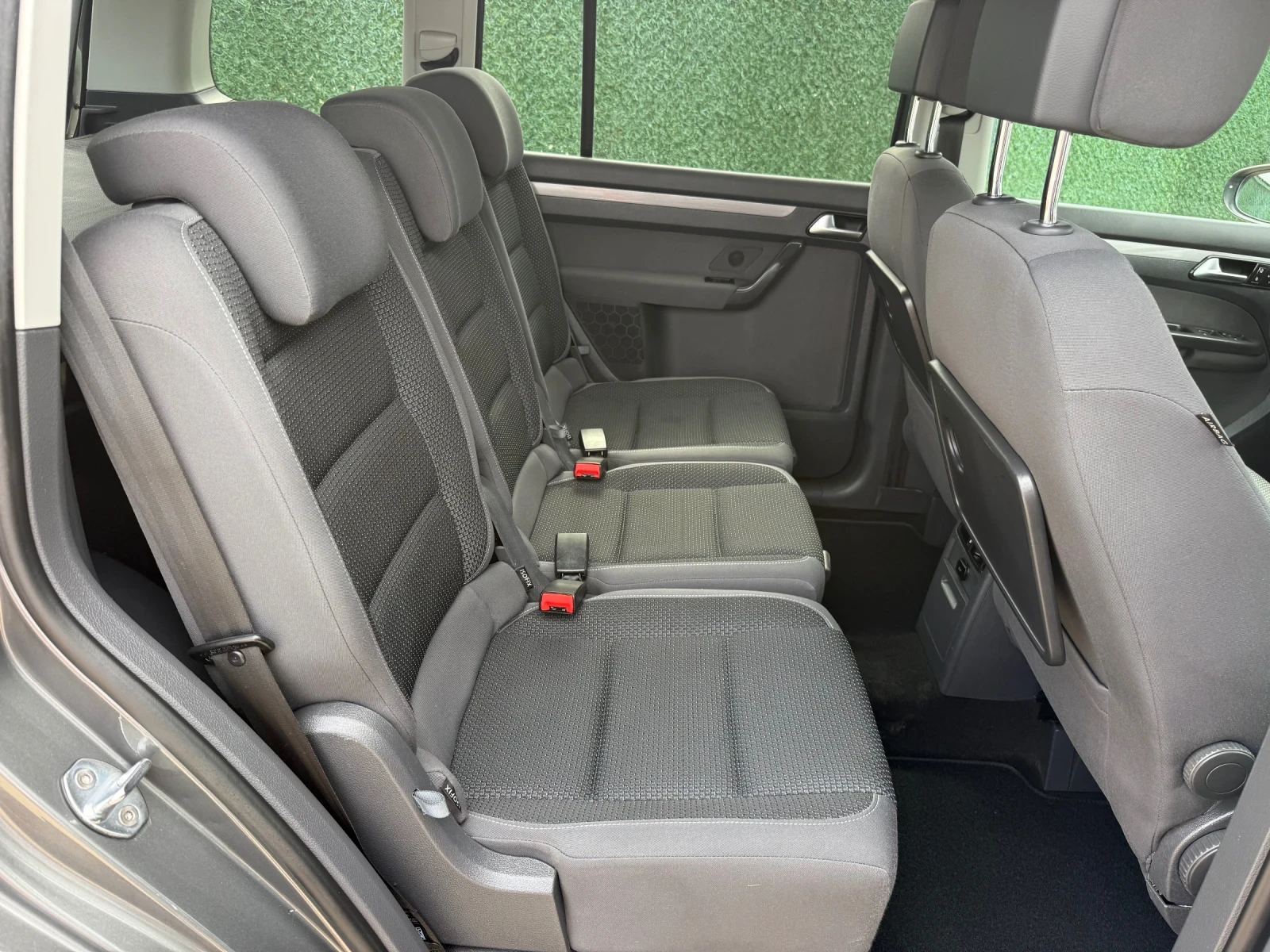 VW Touran 1.6TDI* 105h.p* NAVIGATION* EURO5, снимка 13 - Автомобили и джипове - 56223482