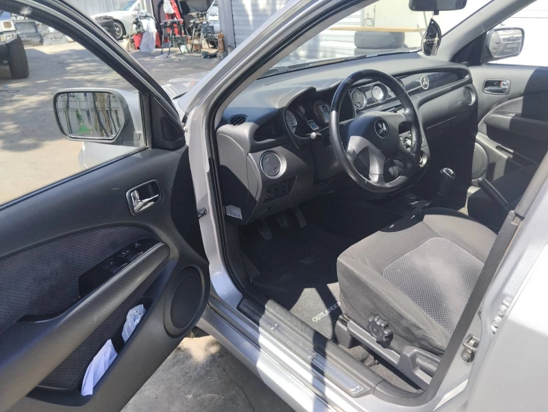 Mitsubishi Outlander 2.4 Газ, снимка 14 - Автомобили и джипове - 47890258