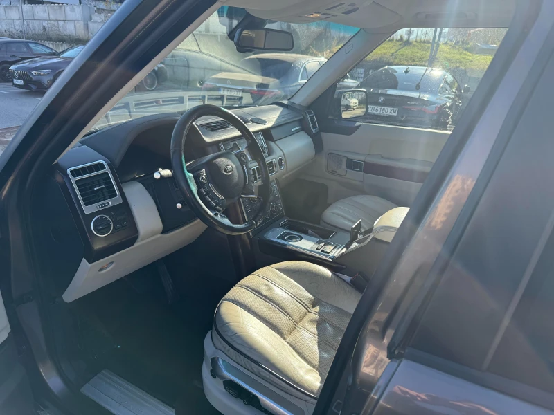 Land Rover Range rover V8 4.4/ FACELIFT/ПОДГРЕВ/ОБДУХВАНЕ/КАМЕРА/ПАНОРАМА, снимка 5 - Автомобили и джипове - 52737420