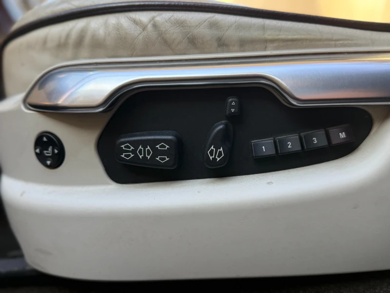 Land Rover Range rover V8 4.4/ FACELIFT/ПОДГРЕВ/ОБДУХВАНЕ/КАМЕРА/ПАНОРАМА, снимка 10 - Автомобили и джипове - 52737420