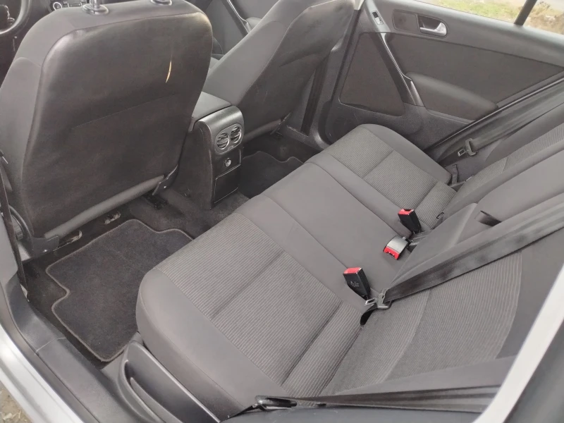 VW Tiguan 2.0-140 КС FACELIFT 6ск NAVI 4x4, снимка 13 - Автомобили и джипове - 53169139
