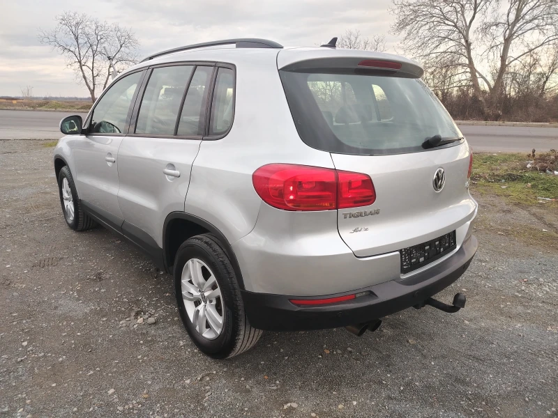 VW Tiguan 2.0-140 КС FACELIFT 6ск NAVI 4x4, снимка 7 - Автомобили и джипове - 53169139
