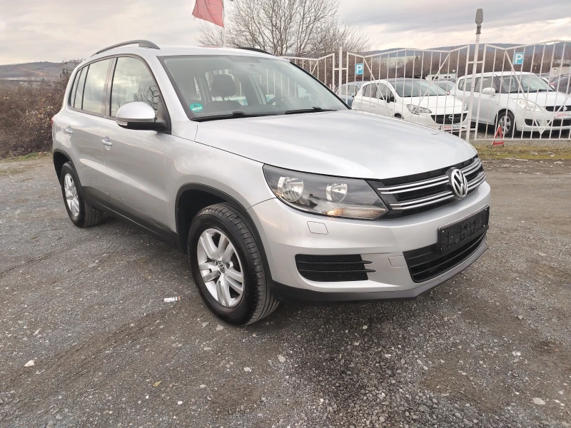 VW Tiguan 2.0-140 КС FACELIFT 6ск NAVI 4x4, снимка 3 - Автомобили и джипове - 53169139