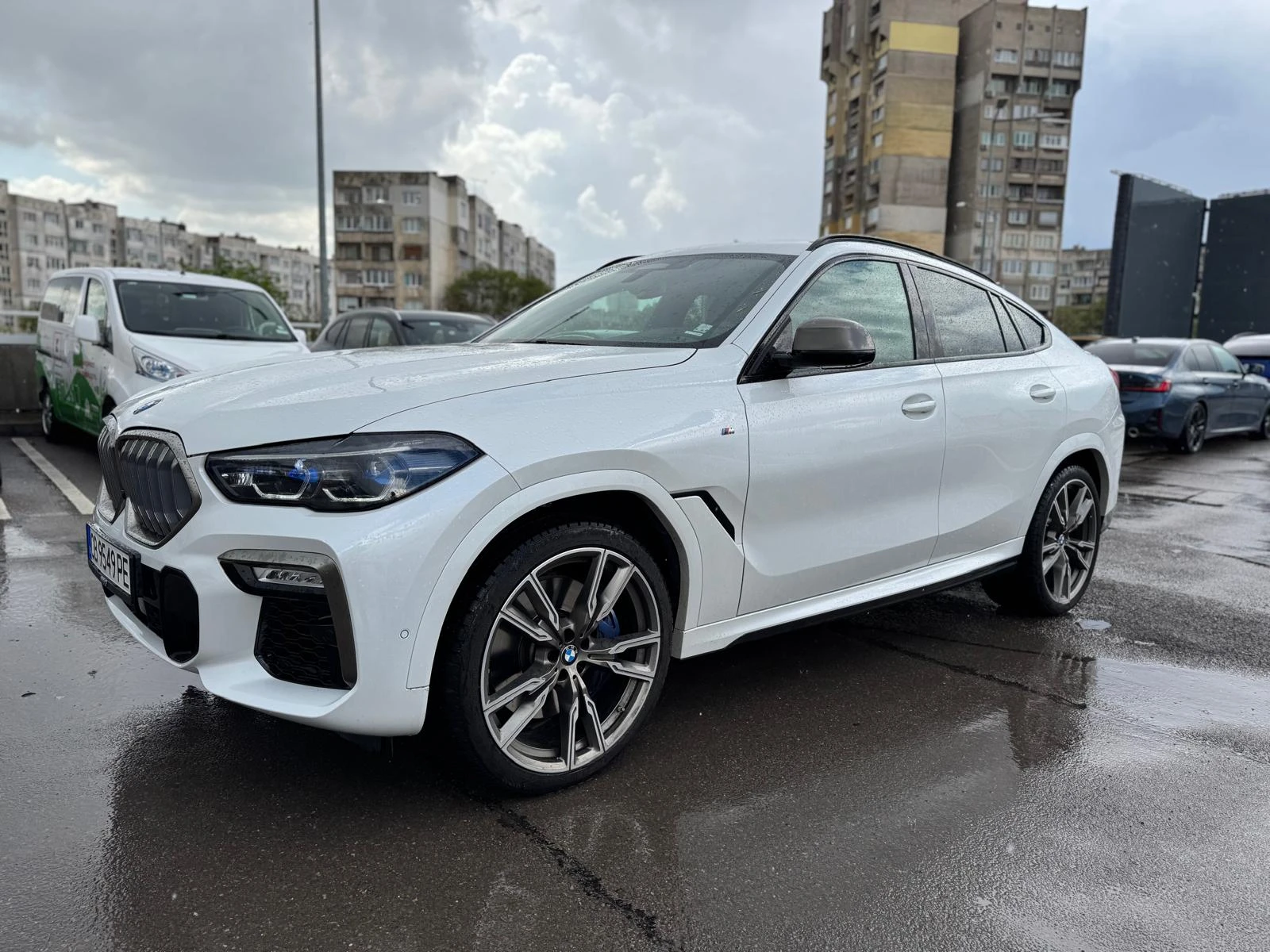 BMW X6 M50i  - изображение 8