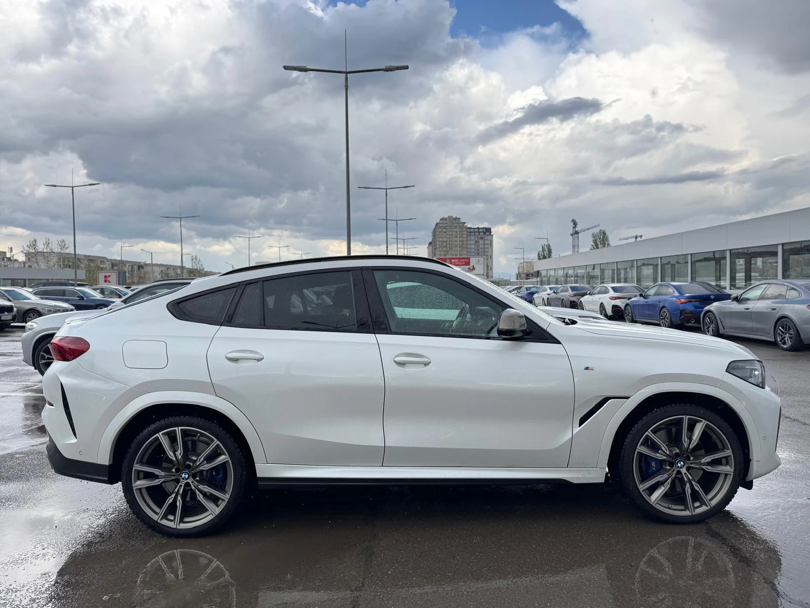 BMW X6 M50i  - изображение 3