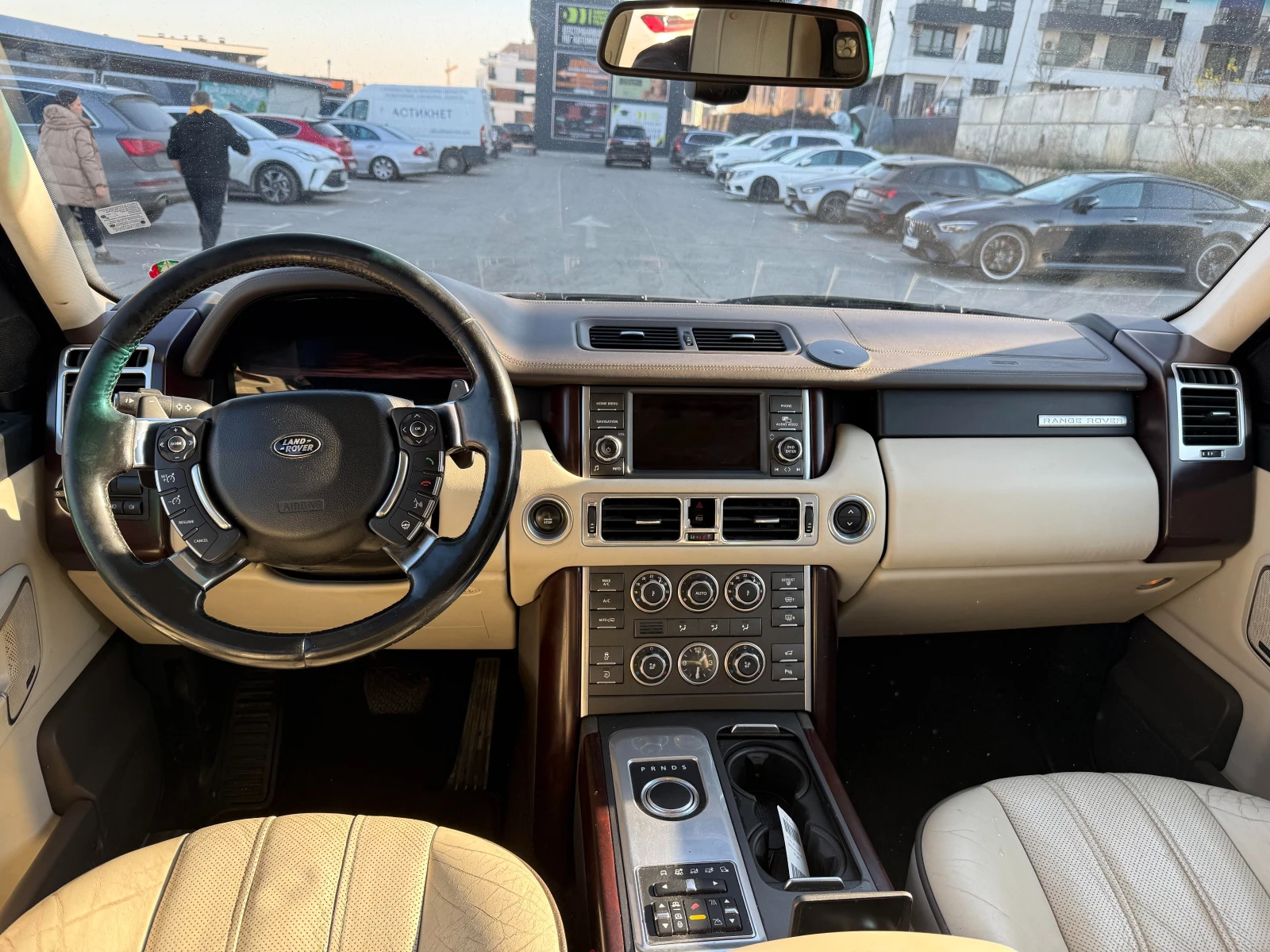 Land Rover Range rover V8 4.4/ FACELIFT/ПОДГРЕВ/ОБДУХВАНЕ/КАМЕРА/ПАНОРАМА - изображение 6
