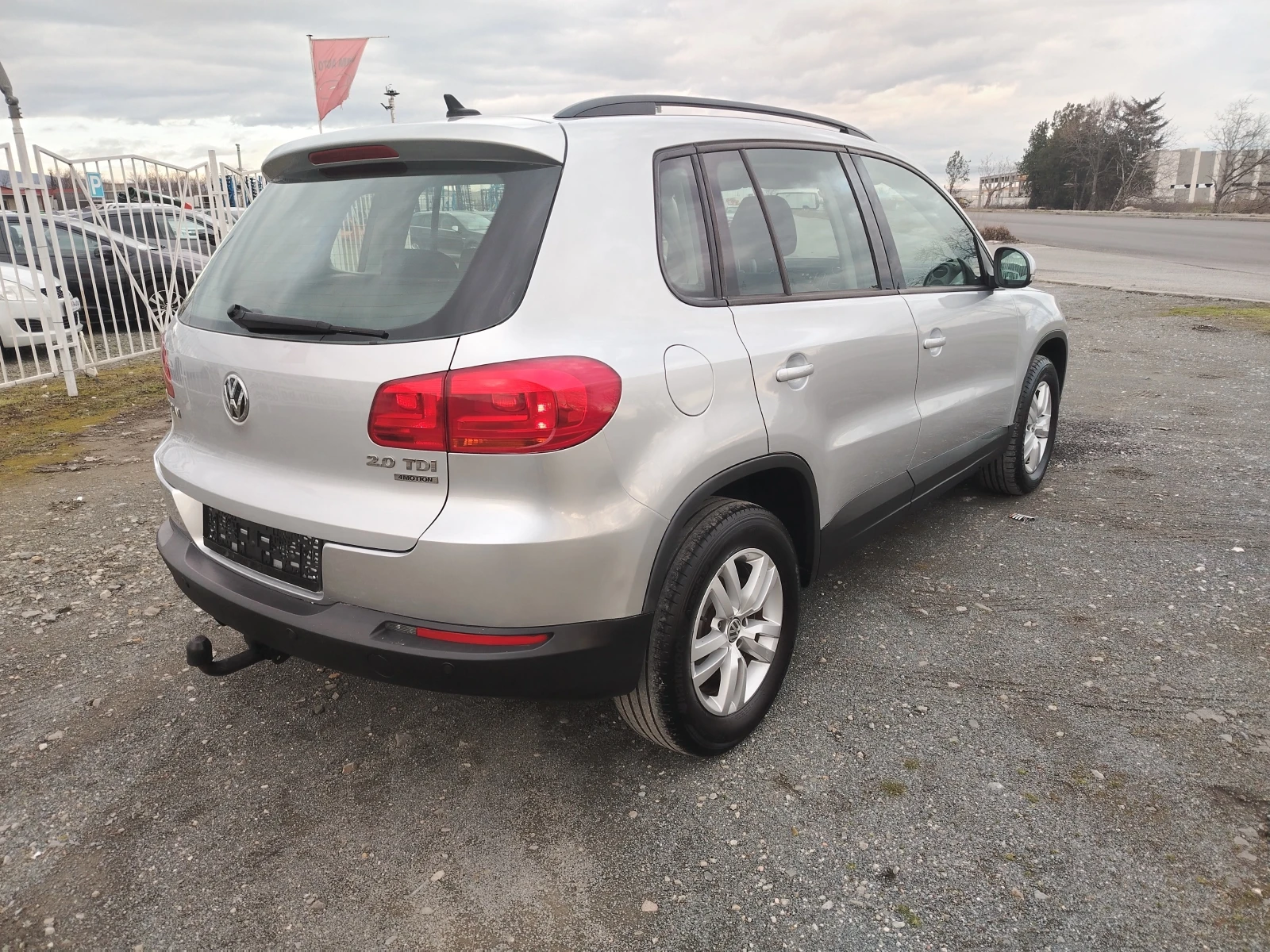 VW Tiguan 2.0-140 КС FACELIFT 6ск NAVI 4x4 - изображение 5